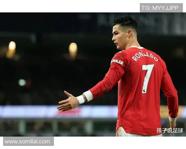 十六号球星的传奇足迹与荣耀解析：谁是足球场上的闪耀巨星